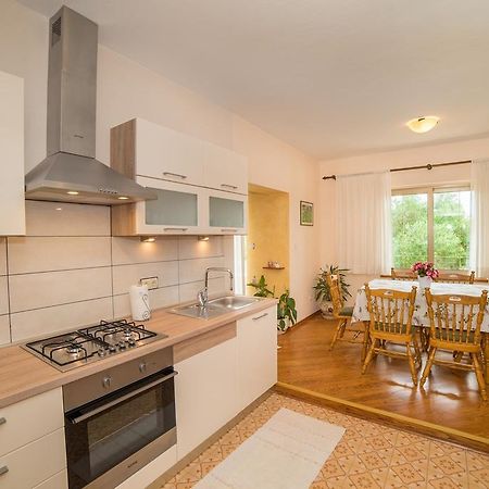 Apartment Anica Palit Екстериор снимка